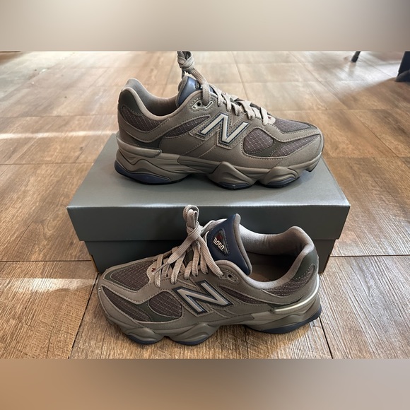 New Balance 9060 size:  women: 8.5  men 7 - Picture 6 of 10